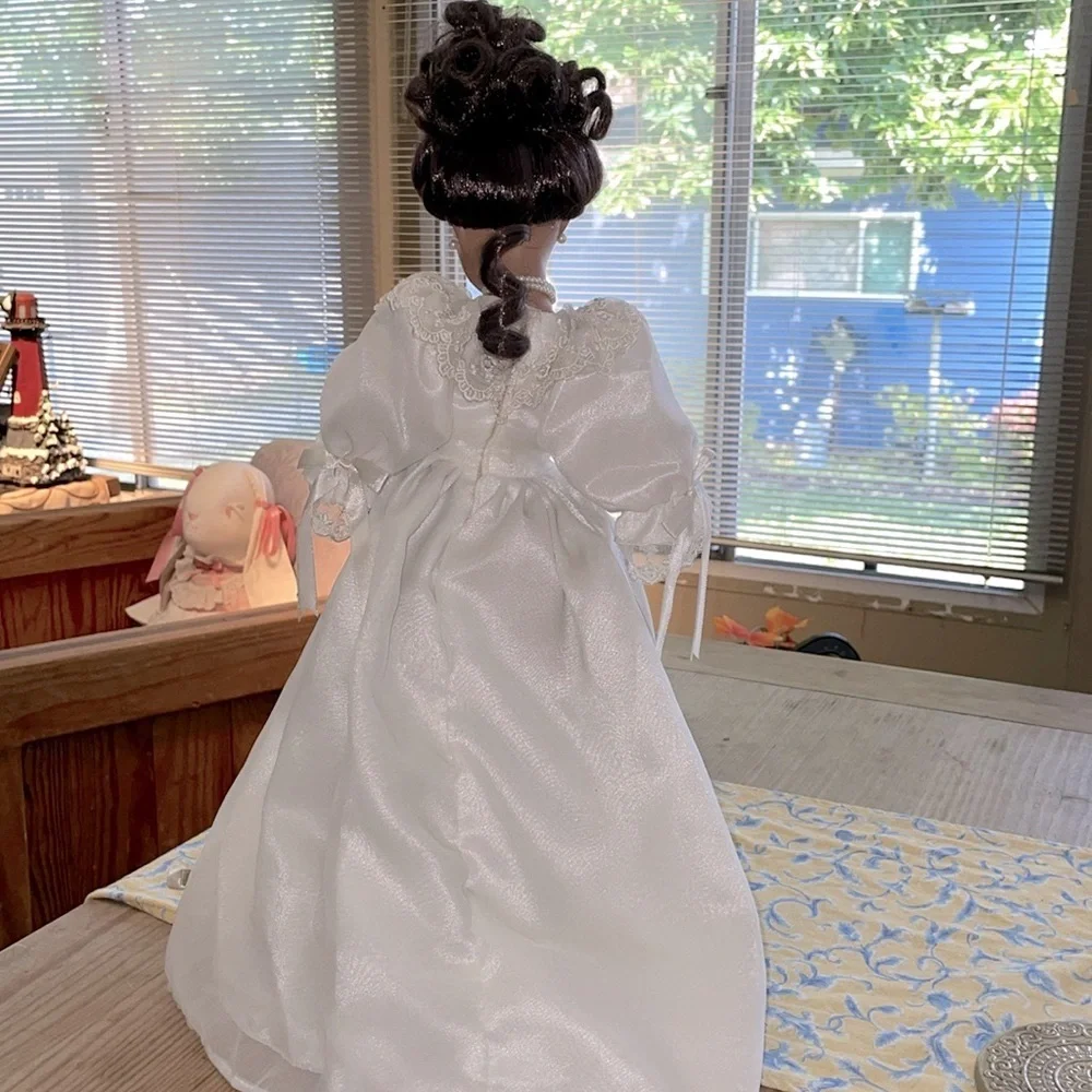 Avon 2000 Special Memories Mother and Child Porcelain Doll Preloved